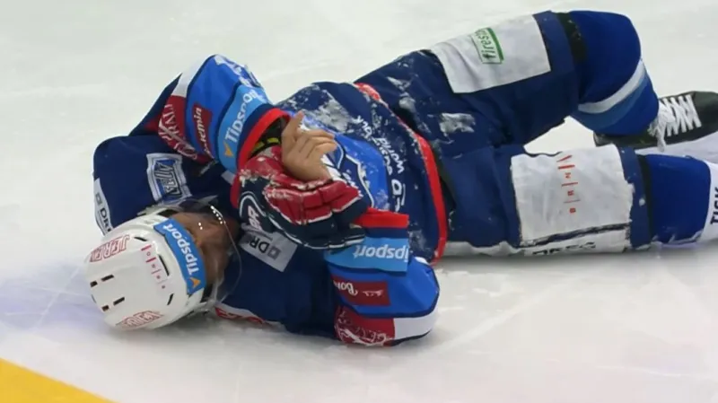 Zranění Hrušky po zákroku Birnera v 1. semifinále play-off Liberec – Brno