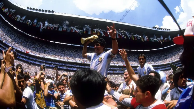 Zemřel Diego Maradona. Fotbalové legendě bylo 60 let