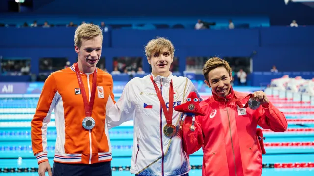 Medailový ceremoniál se zlatým Davidem Kratochvílem