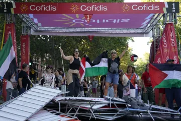 Protiizraelské demonstrace znemožnily dojet závěrečnou etapu Vuelty, vyhrál Vingegaard