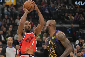 Kawhi Leonard a LeBron James v utkání Clippers a Lakers