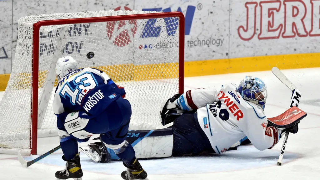 Brněnský Michal Krištof překonává libereckého Petra Kváču