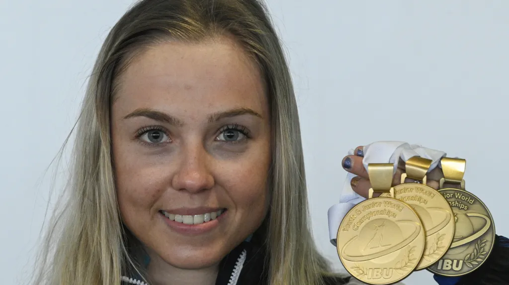 Tereza Voborníková se třemi medailemi z MS juniorů