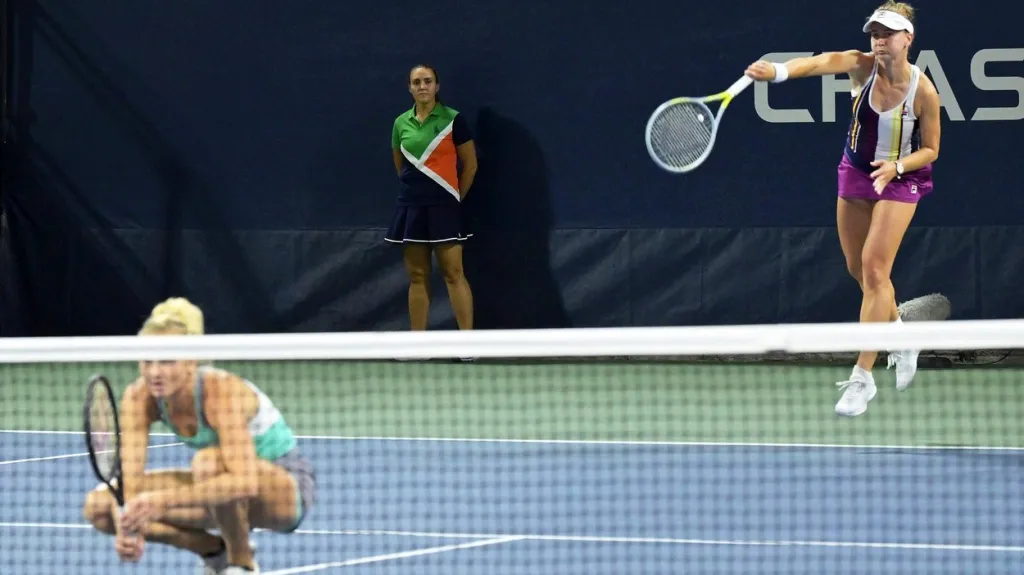 Barbora Krejčíková (vpravo) a Kateřina Siniaková na US Open