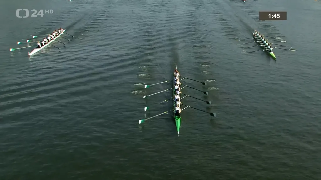 Závod univerzitních osmiveslic ovládla Univerzita Karlova