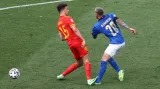 Moment utkání Itálie - Wales: Ampadu prošlápl Bernardeschiho a oslabil Velšany (55. min.)