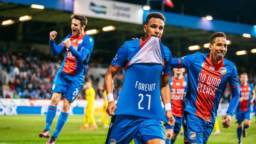 Jean-David Beauguel slaví gól proti Teplicím