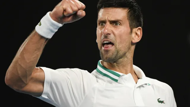 Djokovič přehrál ve finále v Melbourne Medvěděva a slaví devátý triumf na AO