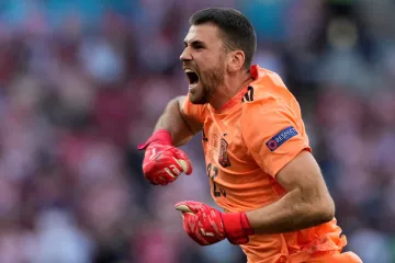 Unai Simón slaví po přestřelce proti Chorvatsku v osmifinále Eura