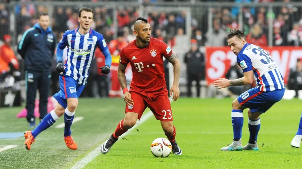 Vladimír Darida (vlevo) v utkání s Bayernem