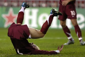 Lukáš Zelenka ze Sparty v utkání s Thunem