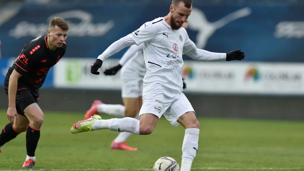 Útočník Slovácka Václav Jurečka proti Jablonci