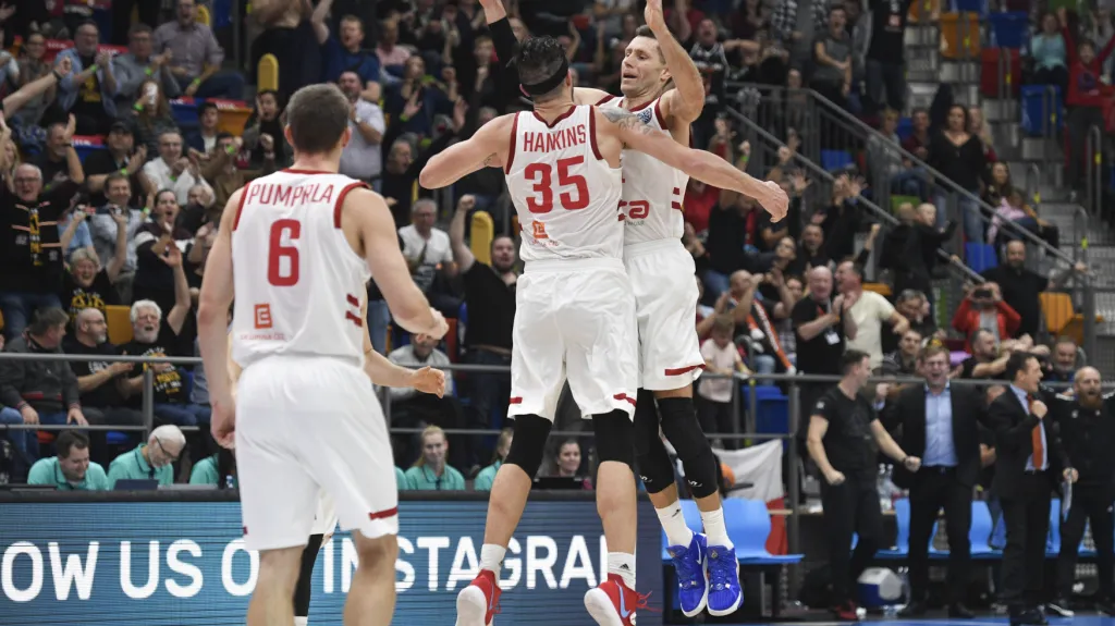 Radost basketbalistů Nymburka