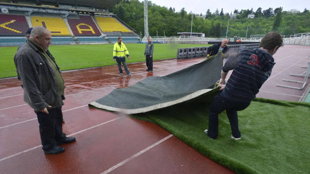 Utkání Dukla - Brno muselo být kvůli dešti odloženo
