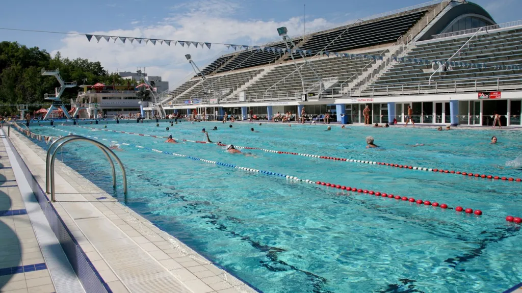 Plavecký stadion Podolí