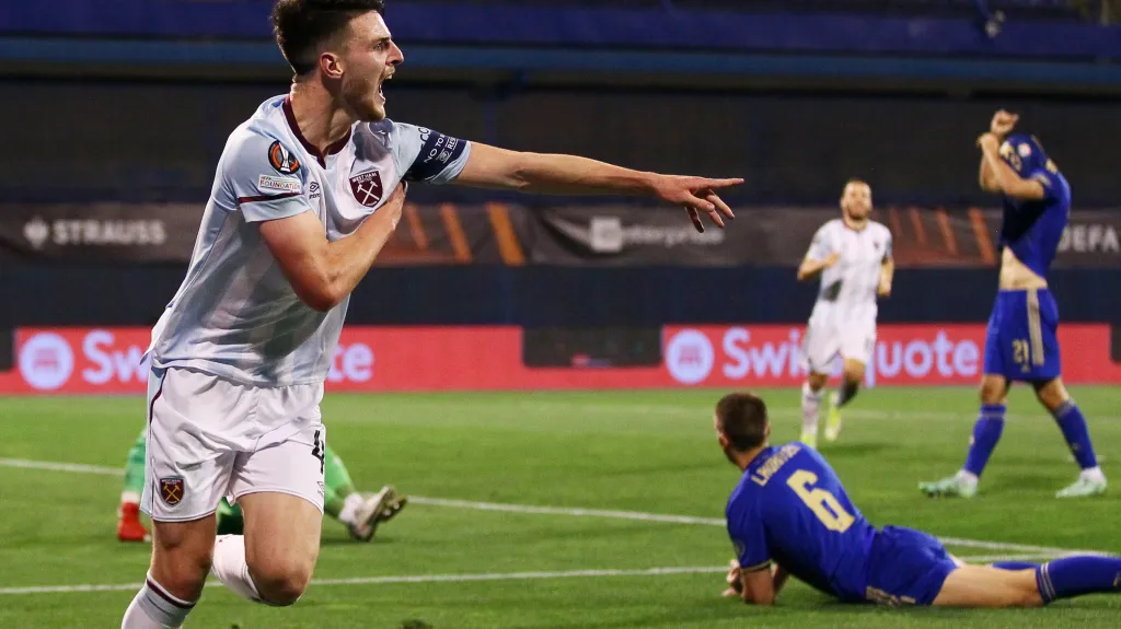 Declan Rice z West Hamu oslavuje gól v Evropské lize