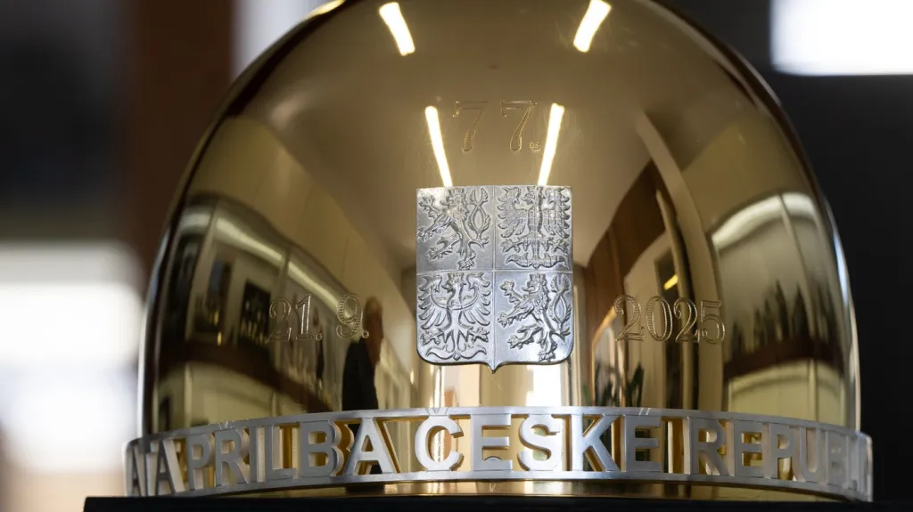 Trofej pro vítěze 77. ročníku Zlaté přilby