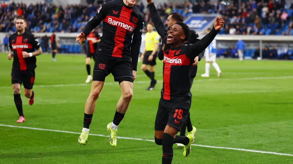 Radost fotbalistů Leverkusenu po výhře nad Darmstadtem
