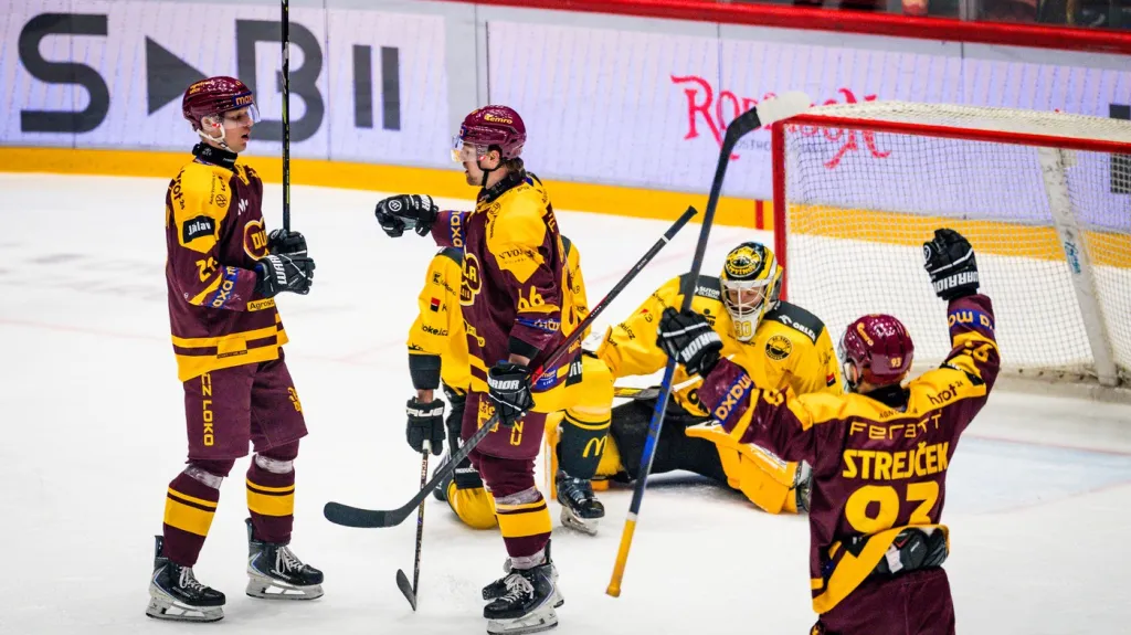 Jihlavští hokejisté se radují v utkání proti Litvínovu