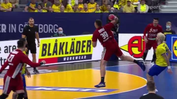 Maďaři v závěru trefovali tyčky a málem přišli o náskok