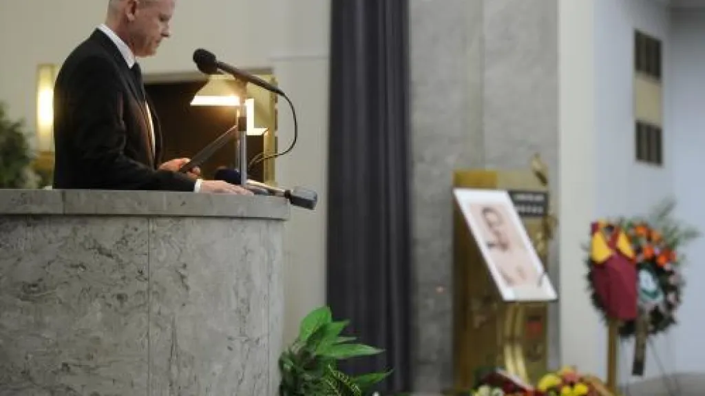 Ivan Hašek na pohřbu Ladislava Nováka