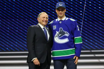Adam Novotný poté, co byl draftován Vancouverem
