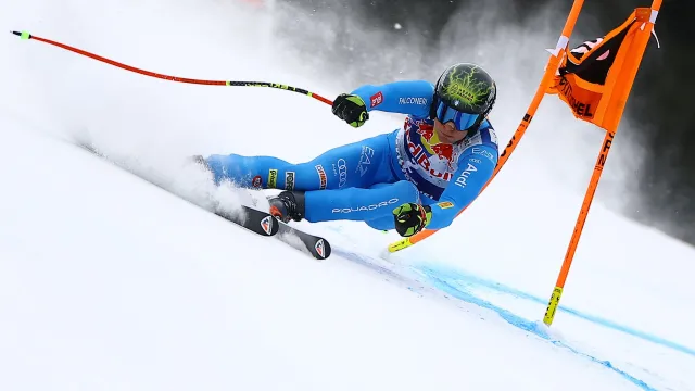 Franzoni dobyl sjezd v Kitzbühelu, Odermatt ztratil sedm setin