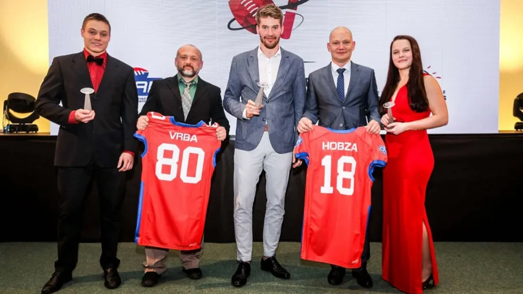 Jan Dundáček (uprostřed) s dalšími oceněnými na galavečeru ČAAF