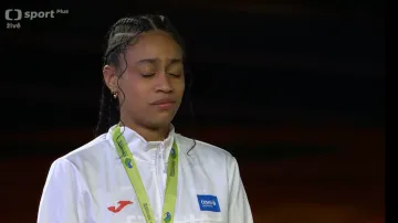 Medailový ceremoniál se zlatou Lurdes Glorií Manuel