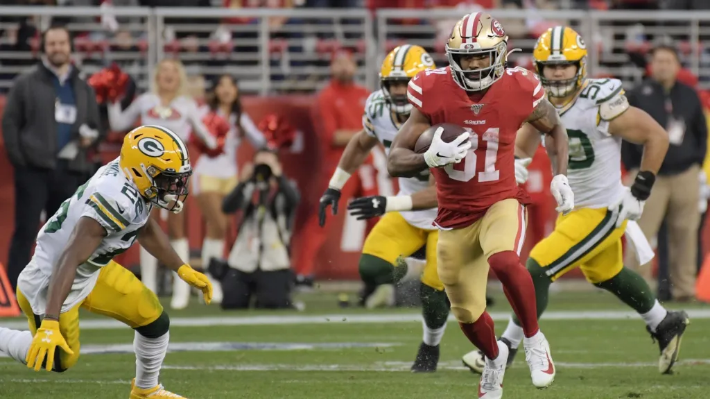 Raheem Mostert uniká obraně Green Bay