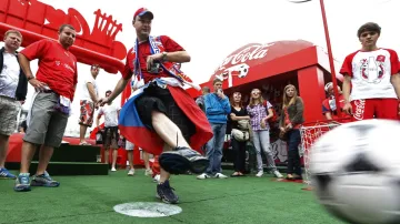 Fanoušci se v centru Varšavy bavili už odpoledne