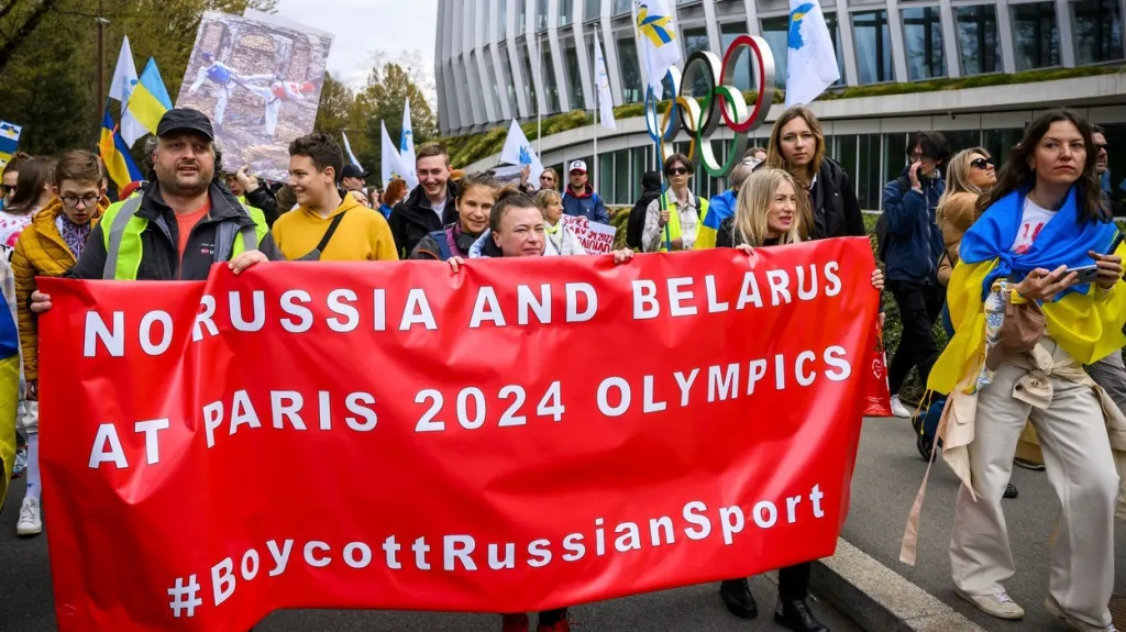 Protest před sídlem MOV v Lausanne