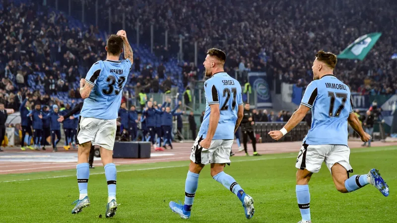 Francesco Acerbi slaví vyrovnání v derby s AS