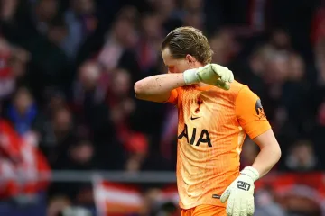 Antonín Kinský odchází ze hřiště