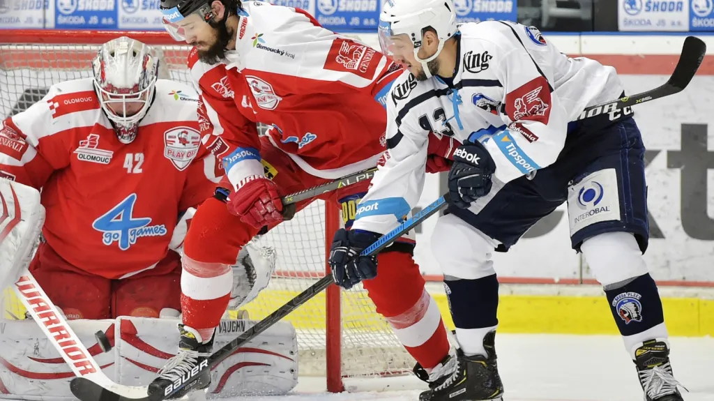 Jan Kovář v utkání s Olomoucí