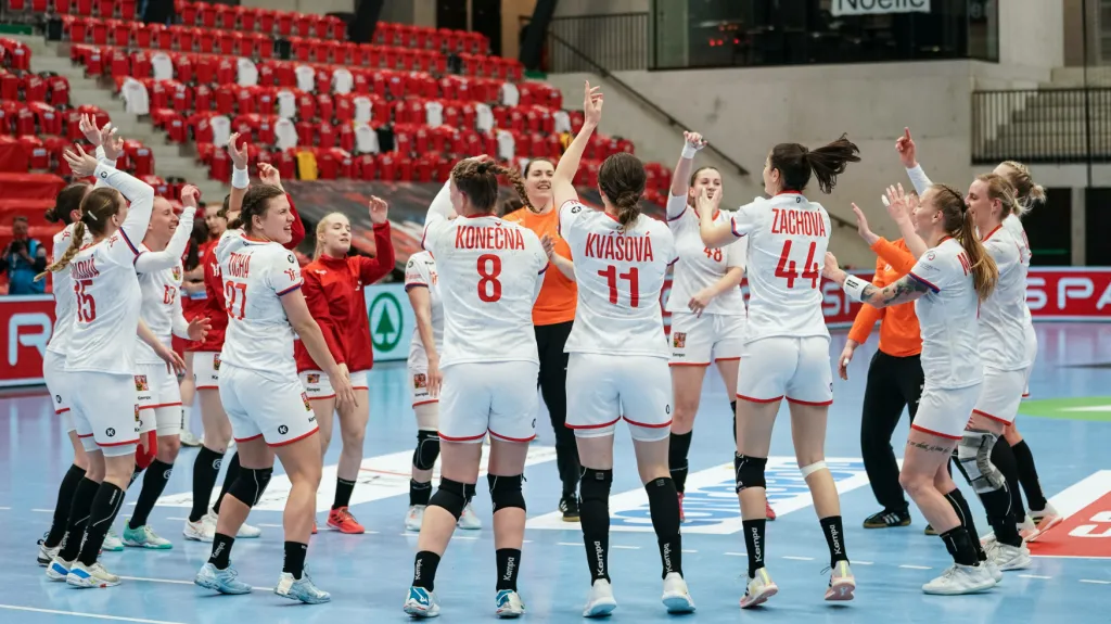 Slavící české házenkářky