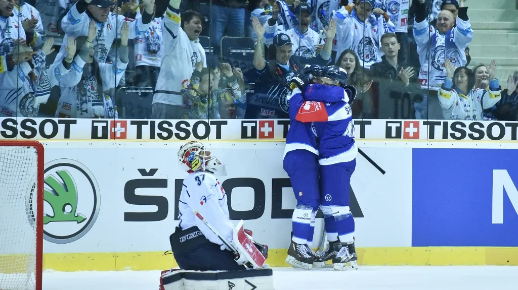 Radost hokejistů Liberce z vítězného gólu