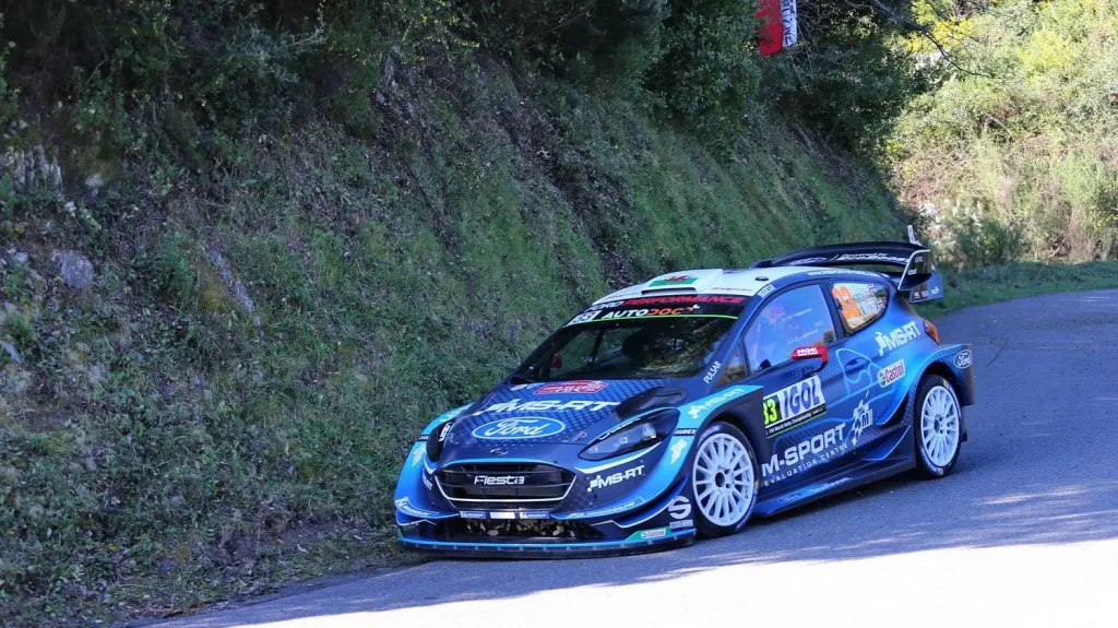 Úvodní etapu Francouzské rallye vyhrál Evans před Tänakem
