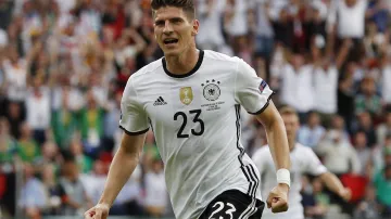 Mario Gomez se raduje z branky