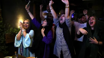 Íránky oslavují vítězný gól svého týmu