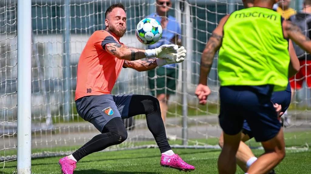 Gólman Holec už se připravuje s Baníkem