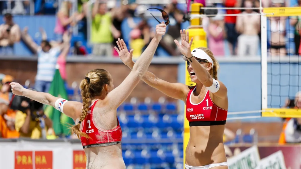 Kristýna Kolocová a Markéta Sluková