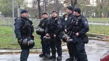 Policejní těžkooděnci