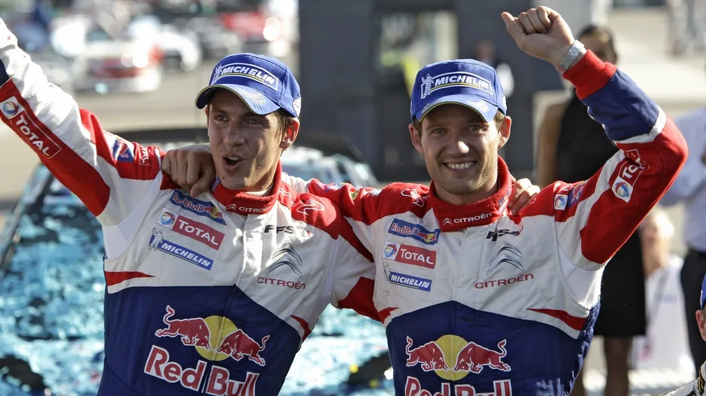 Sebastien Ogier (vpravo) se spolujezdcem Julienem Ingrassiou