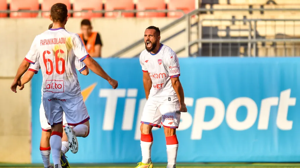 Ivi López z Čenstochové se raduje z gólu