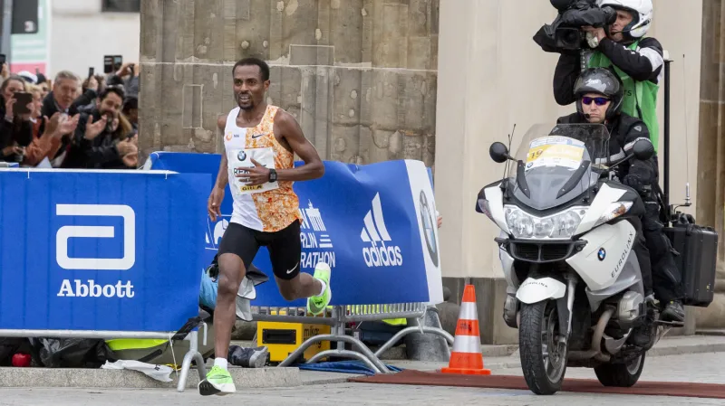 Bekele zaostal v Berlíně dvě sekundy za maratonským rekordem
