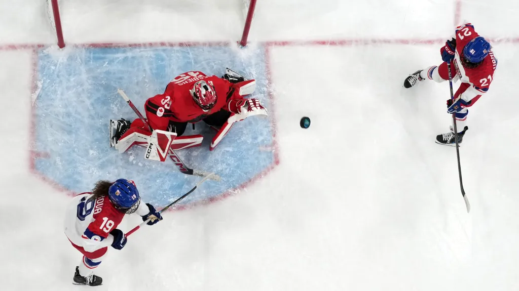 Natálie Mlýnková, Ann-Renée Desbiensová a Tereza Vanišová