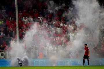 Albánští fanoušci v Tiraně