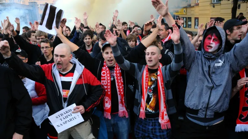 Slavističtí fanoušci protestují