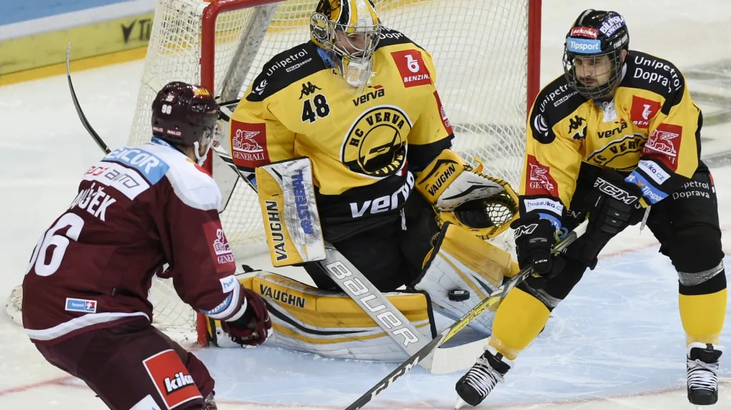 Michael Petrásek v utkání se Spartou